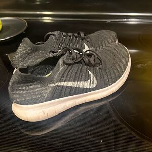 Black & White Nike Free Run Flyknit Sneaker - Light Shoe Women’s 7.5